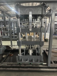 Machine de fabrication de boîtes à fruits multi-stations pour barquettes en PET et machine de thermoformage automatique pour la fabrication de barquettes en PET - Product Image 4