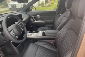 2023 GINISES G 6 0 SUV AWD Double Motor R18 Lithium Battery Leather Seats <b>Panoramic</b> Sunroof LED Lights Aluminium Alloy Roof Rack - Product Image 4