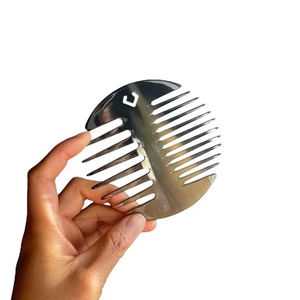 HF Crafts Peine de cuerno de doble cara hecho a mano Material de cuerno de búfalo negro Diseño animal elegante Cuidado del cabello Artesanías naturales - Product Image 3