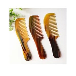 Peine de cuerno artesanal respetuoso con el medio ambiente, herramienta hecha a mano duradera, acabado pulido suave, hecho de cuerno, ideal para el cuidado del cabello - Product Image 1