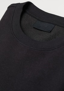 2025สเวตเตอร์สีดำสไตล์โอเวอร์ไซส์ทรงหลวมเปิดไหล่ทรงหลวมสีพื้นสำหรับฤดูใบไม้ร่วงฤดูหนาว - Product Image 6