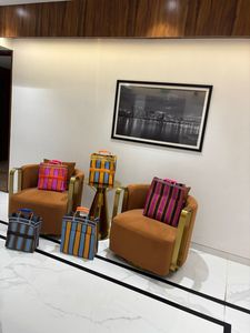 Bolsa de compras reciclada hecha a rayas de nailon con cremallera reutilizable a la moda ecológica personalizada para uso en Playa y cosméticos - Product Image 3