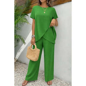 Conjunto de Dos Piezas para Mujer, Blusa de Manga Corta con Cuello Redondo y Detalle Asimétrico en Tela Arrugada y Pantalones, 36236-Verde, de Jane's - Product Image 1