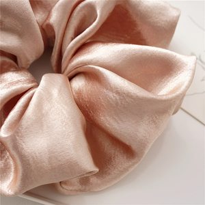 Suave logotipo personalizado elástico 100% seda lazos para el cabello accesorios para el cabello para mujeres OEM Scrunchy lazo para el cabello hecho en Vietnam - Product Image 3