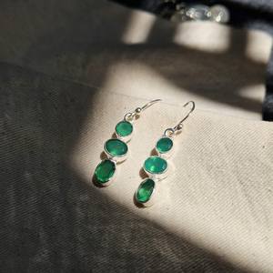Boucles d'oreilles pendantes vintage en argent sterling 925 avec pierre précieuse en onyx vert taillée, faites à la main, 3 pierres, bijoux de fête - Product Image 5