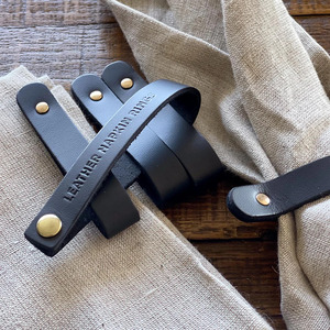 Elégant ronds de serviette en cuir noir faits à la main pour les mariages, les dîners et les vacances-pour les rassemblements - Product Image 1