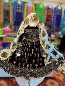 Vestidos de novia afganos para eventos de boda Vestidos de fiesta occidentales con trabajo antiguo afgano como trabajo de bordado de cuello y Charma - Product Image 3