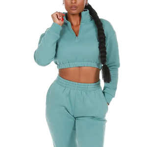ชุดวอร์มกำมะหยี่แบบ 2 ชิ้น เสื้อครอปฮู้ดดี้และกางเกงวอร์ม พร้อมโลโก้สั่งทำ สำหรับผู้หญิง ราคาขายส่ง - Product Image 2
