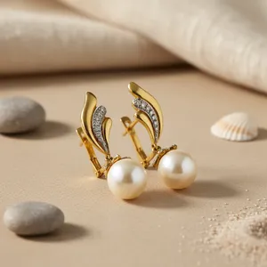 Pendientes Elegantes de Perlas con Baño de Oro para Mujer, Regalo de Joyería Perfecto - Product Image 1