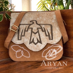 2024 plus récent haute qualité daim cuir Laser gravure sac à bandoulière à la mode dernière luxe concepteur femmes sacs à main - Product Image 1