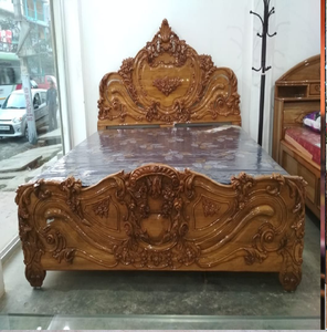 Estructura de cama de madera oscura, pesada, tallado profundo, diseño tradicional, aspecto sin barnizar, cabecero intrincado, muebles de dormitorio clásicos. - Product Image 2