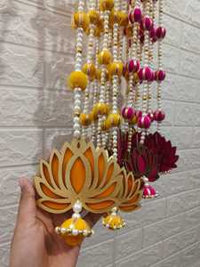 ที่แขวนผนังลายดอกบัวไข่มุกพร้อมพวงมาลัยสีเหลืองและสีชมพูที่มีเอกลักษณ์เฉพาะบ้านวัดตกแต่ง mandap สำหรับงานแต่งงานและเทศกาล - Product Image 4