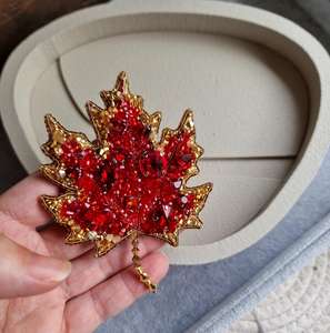 Broches perlées Broche de designer faite à la main. Accessoires de haute qualité. Broche design unique. Baby shower meilleur cadeau. - Product Image 2