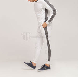 Trajes Deportivos para Hombre de Alta Calidad, Disponibles en Stock, para Uso en Exteriores - Product Image 3