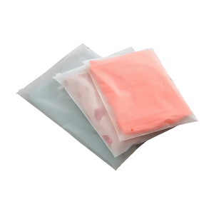 Sacs à fermeture éclair Sacs en tissu givré en plastique avec logo personnalisé Emballage de maillot de bain bikini givré Sac à fermeture éclair Frost avec logo personnalisé - Product Image 2