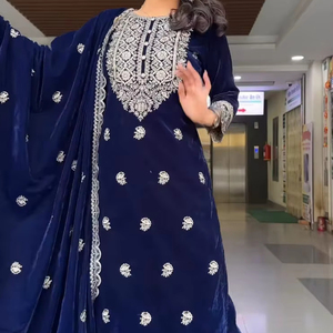 Velours de Viscose pur lourd avec travail de séquence de broderie avec des manches de cloche fantaisie longue tenue de fête robe traditionnelle beau costume - Product Image 1