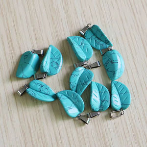 925 hoja de plata tallada turquesa piedra preciosa hecha a mano encanto colgante - Product Image 1