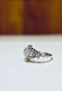 Bague élégante en argent diamant avec pierre taillée en diamant pour femme, fournisseur de gros de bijoux de fiançailles personnalisé disponible à la vente - Product Image 3