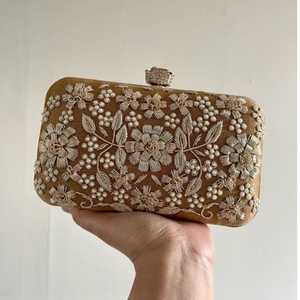 Monederos y bolsos de noche bordados a mano hechos a medida ideales para diseñadores de moda y tiendas de accesorios de moda para reventa - Product Image 4