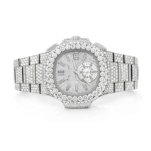 Montre de luxe hip-hop en acier inoxydable avec mouvement à quartz, cadran en verre jaune or carré entièrement serti de diamants de moissanite - Product Image 1