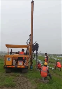 Macchina di speronamento idraulico del battipalo della pista con il collegamento della vite per la costruzione della centrale solare dell'installazione della vite - Product Image 4