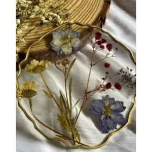 Ensemble de 2 sous-verres en résine avec inclusions florales pour une ambiance botanique maison à prix très extrême - Product Image 2