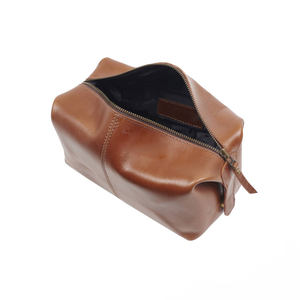 Medium Capacity Eco-Friendly PU Leather Travel Makeup Organizer Case Portable Large Cosmetic <b>Bags</b> Zipper Closure Strap for <b>Men</b> - Product Image 3