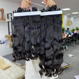 Grado 12A Extensiones de cabello vietnamita crudo Patrón ondulado y ondulado 13x6 HD Pelucas de cabello humano de encaje HD Frontal de encaje para mujeres negras - Product Image 1
