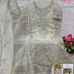 Ensemble festif en organza Shalwar Kameez avec fond de patch Santoon brodé Khatli et Dupatta brodé pour les fêtes - Product Image 1