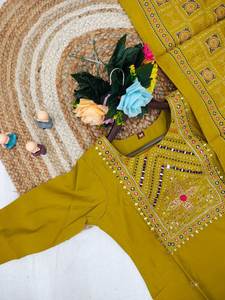 NOUVEAU PANTALON TOP LANCÉ ET DUPATTA AVEC TRAVAIL EN RELIEF EN 2 COULEURS DE JAUNE ET DE ROSE - Product Image 6