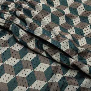 Pantalones cortos de malla OEM al por mayor para hombre, ropa informal sostenible de color sólido, pantalones cortos de malla anti pilling de material suave con logotipo personalizado - Product Image 5