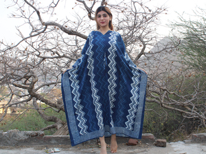 Kaftan ecológico de algodón 100%, elegante estampado de ondas índigo, cómodo vestido de salón de longitud media, vestido informal estampado a mano - Product Image 2