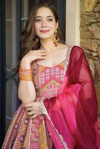 Lanzamiento del nuevo vestido de fiesta de diseñador, parte inferior y Dupatta en estilo totalmente Kali con almohadilla adjunta - Product Image 5