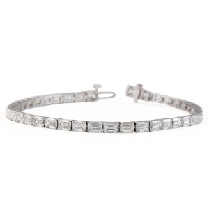 Hermosa pulsera de tenis East-West de diamante cultivado en laboratorio de corte esmeralda con diseño de pulsera de Tenis 'East-West' de oro blanco y amarillo - Product Image 2