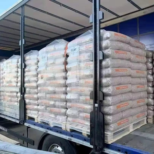 Granulés de bois de pin pur de qualité EN Plus A1 biomasse 6mm motif de bâton dans des sacs de 15kg pour le chauffage au bio-combustible - Product Image 1