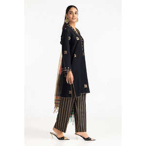 Conjunto de Traje de 3 Piezas para Mujer, Negro, con Estampado Jacquard y Laca - Product Image 2