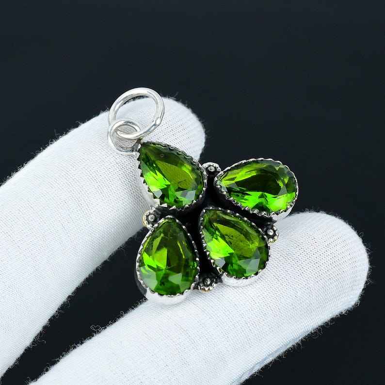 สีเขียว