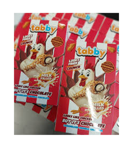 Tabby Crunch Viral Chocolate 50g ressemble exactement à une aile de poulet frite, parfait pour les vidéos de farces sur les réseaux sociaux. - Product Image 4