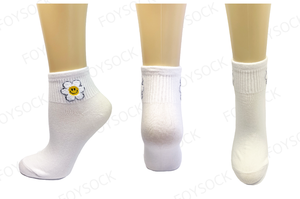 Corea FOYSOCK OEM ODM simpatiche calze ricamate 3D con Logo personalizzato alla caviglia abbigliamento da donna moda Casual Smile fiore Design calzino da donna - Product Image 2
