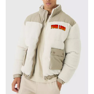 Veste matelassée en sherpa personnalisée tendance pour hommes, manteau d'hiver bicolore chaud avec logo, vêtement d'extérieur doux et moelleux avec poches utilitaires - Product Image 1
