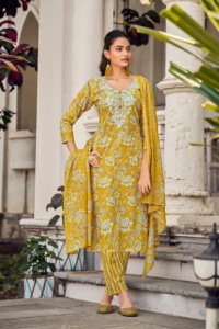 Costume ethnique en coton indien de haute qualité avec Dupatta imprimé de créateur pour la collection de vêtements d'été disponible au meilleur prix - Product Image 4