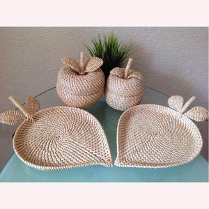 Chemin de table et décor en raphia Artisan 2025 Boho-Chic fait à la main en rotin et jonc de mer Accent de maison pour des paramètres de table élégants - Product Image 1