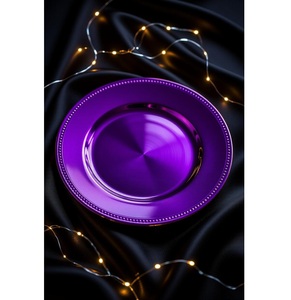Assiette de présentation métallique violette perlée de luxe 13 pouces en gros pour mariage, événement, vaisselle, sous-assiette en métal faite à la main en gros - Product Image 1
