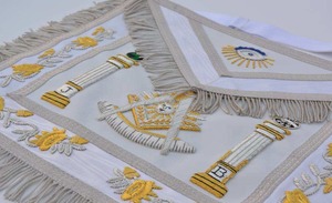 Tablier en cuir brodé avec décoration en dentelle et collier en chaîne de la meilleure qualité du maître maçonnique - Product Image 3