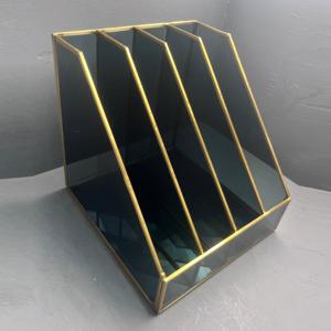 Organizador Moderno con Múltiples Compartimentos, Acabado en Vidrio Negro y Latón para Uso en Mesa - Product Image 3