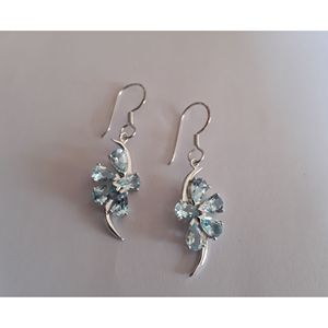 Pendientes de Topacio Azul Cielo para Mujer Shah Gems, Plata de Ley 925, Diseño de Flor Moderno con Diamante Tallado en Pera y Perla - Product Image 6