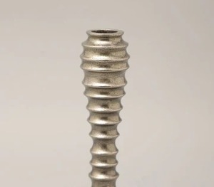 Impresionante conjunto de dos soportes de velas vintage ideales para el centro de mesa y la creación de un ambiente cálido y acogedor en cualquier habitación - Product Image 3