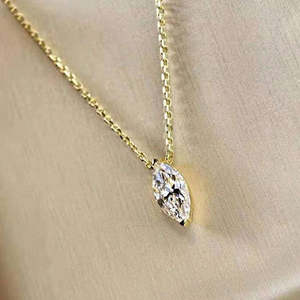 Colgante Geométrico de Diamante con Baño de Rodio y Corte Ovalado con Cadena para Regalo - Product Image 3