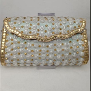 Sac à main de soirée en mosaïque de perles dorées et blanches de luxe, nouveau design, élégant, pour femmes, sac à main artisanal - Product Image 5