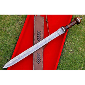 Épée romaine Gladius en acier Damas faite à la main avec manche en bois et fourreau en cuir - Product Image 2